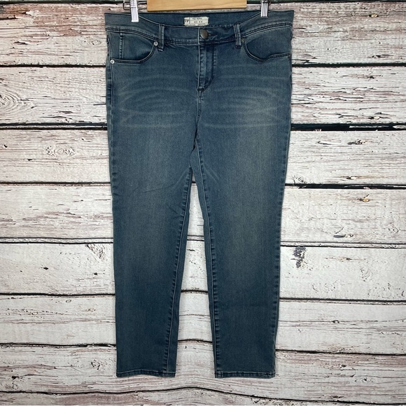 Free People Denim - Free People Skinny Jeans Waist 31 Size 12P Petite Inseam 25.5” Dark Blue EUC